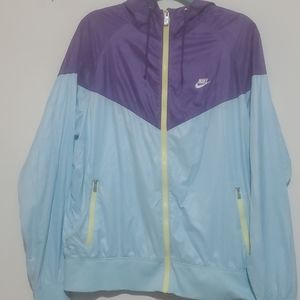 Nike Windbreaker size Large.